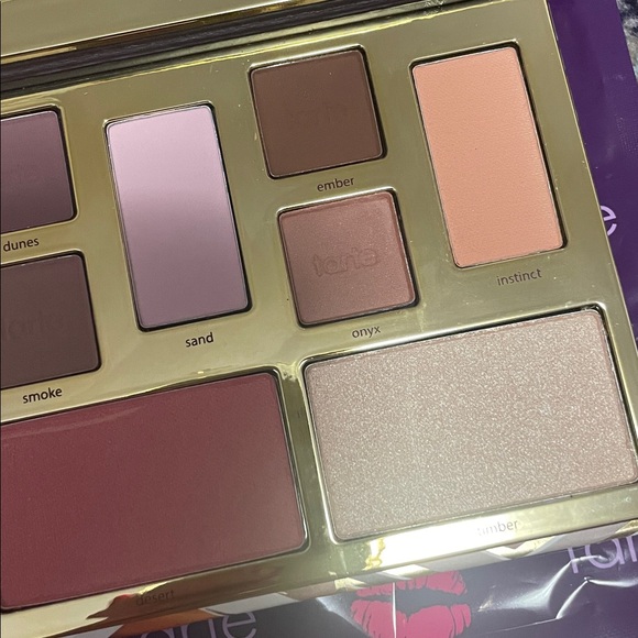 TARTE “CLAY PLAY MUST-HAVE” EYE AND CHEEK PALETTE - Picture 3 of 9